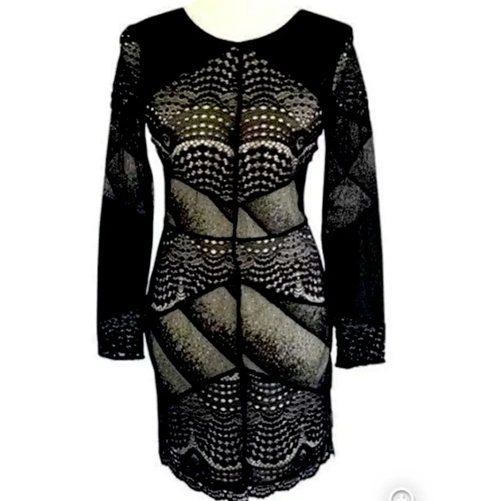 Sandro
Black White Lace Overlay Cocktail Dress
Size: US 4 (S) Length: Sh… - Picture 3 of 9